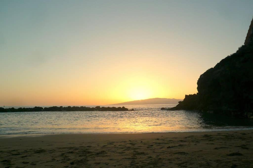 Casa Blanca , nahe am Strand , WiFI frei Guía de Isora Exterior foto